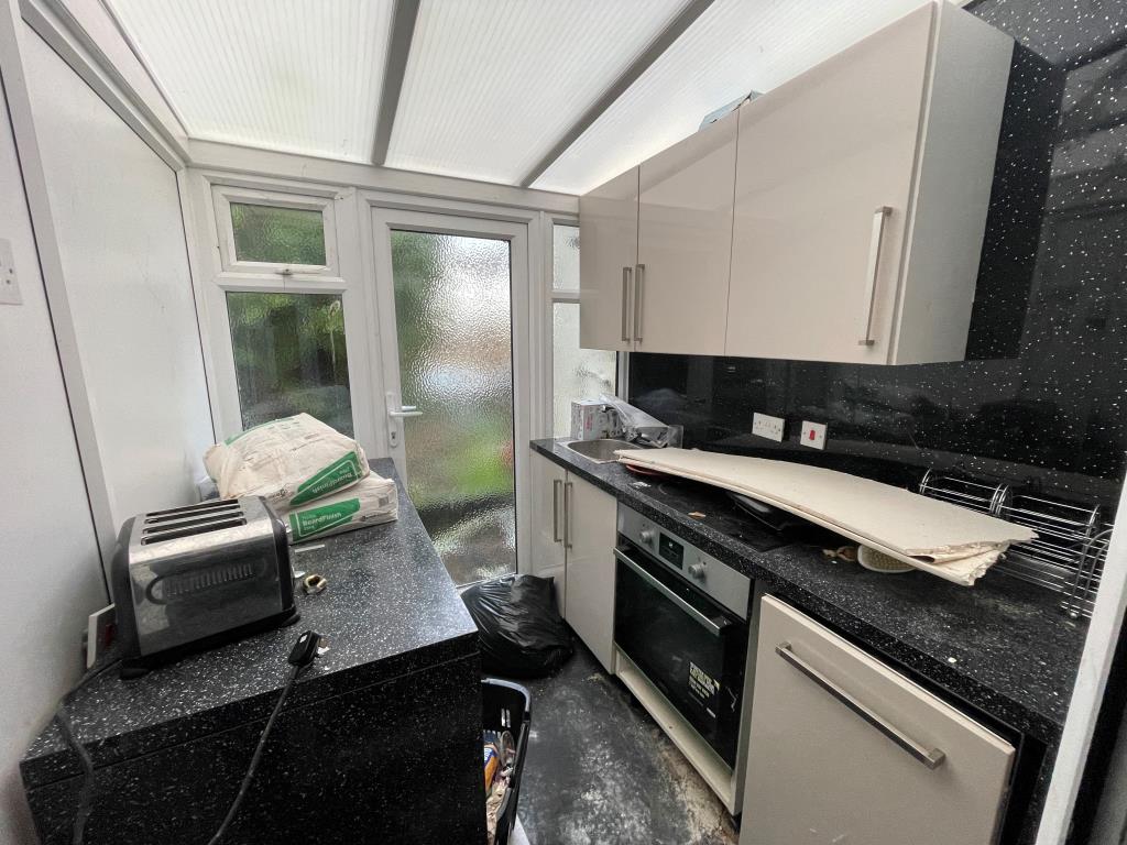 Lot: 108 - DETACHED BUNGALOW FOR REBURBISHMENT - Annexe kitchen with fitted units